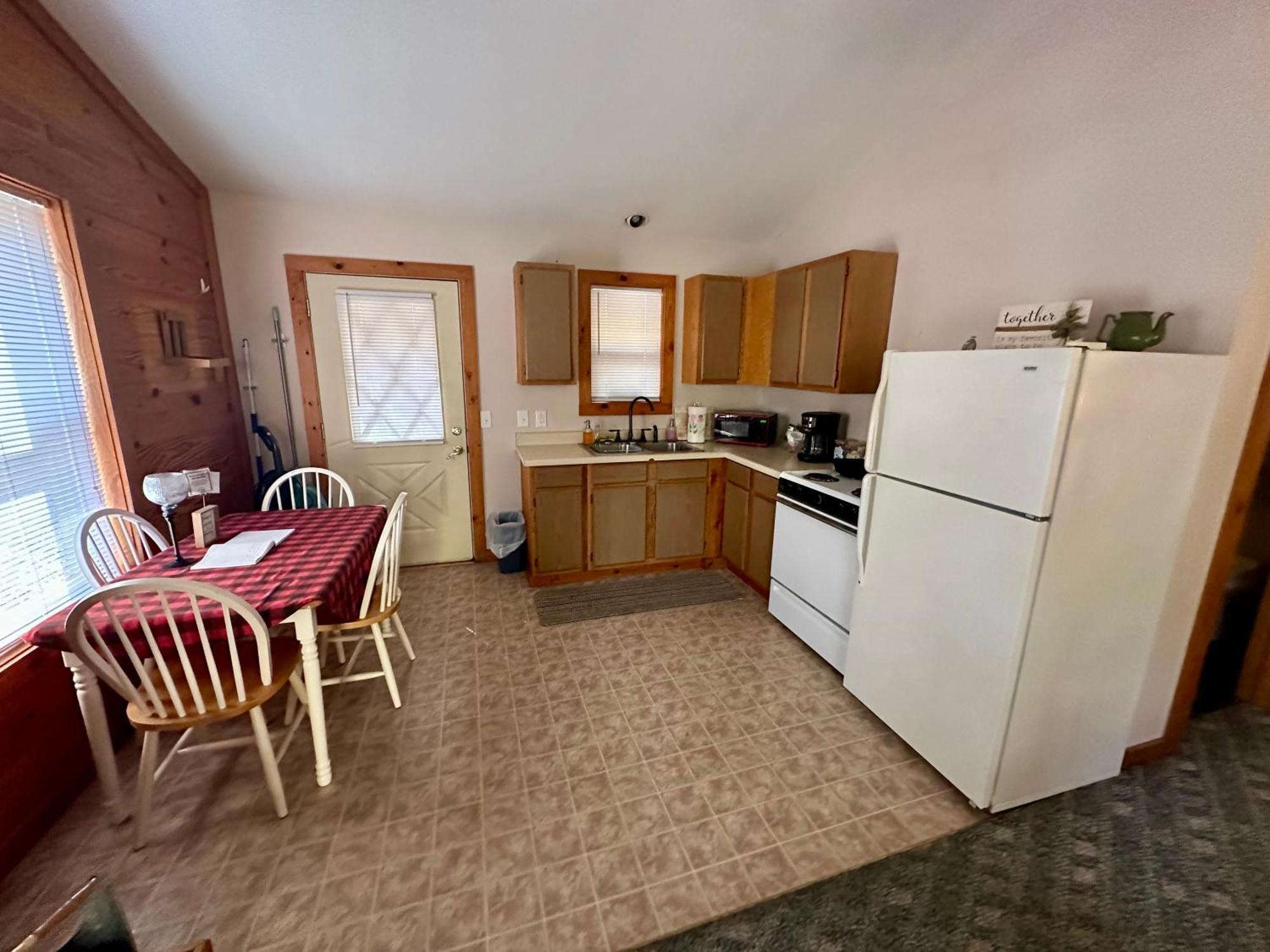 Cedar Creek Cabins #1 - Giant Spa Tub, Large Wooded Porch, Full Kitchen, 1 Bedroom Юрика Спрингс Экстерьер фото